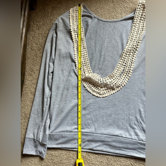 Long sleeve gray open back Top - Ladies Women’s Size Medium m Crochet Design - Picture 4 of 8